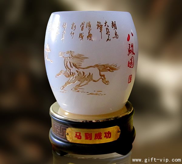 龍盛盛世筆筒