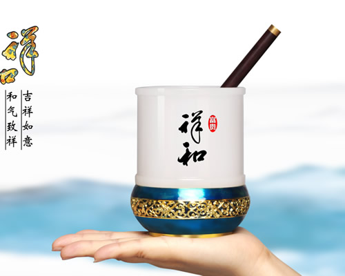 祥和筆筒（琺瑯彩）